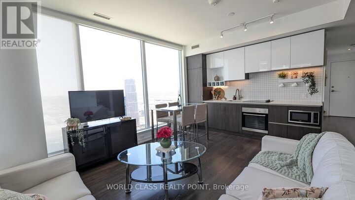 Property Photo:  5 Buttermill Avenue 5202  ON L4K 0J5 