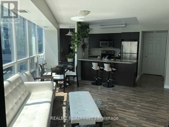 Property Photo:  30 Grand Trunk Crescent 811  ON M5J 3A4 