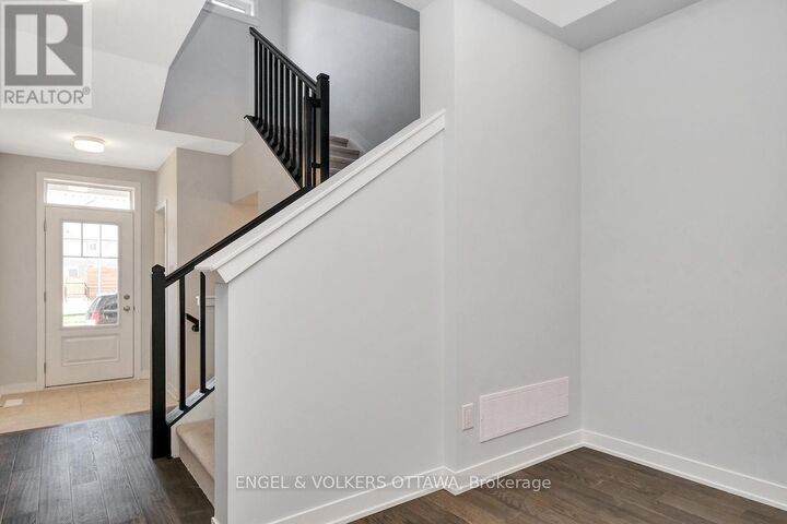 Property Photo:  371 Crossway Terrace  ON K2S 2Z2 