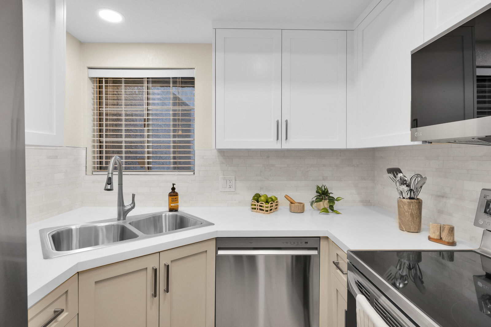 Property Photo:  2700 Lawrence Crossley Road 41  CA 92264 