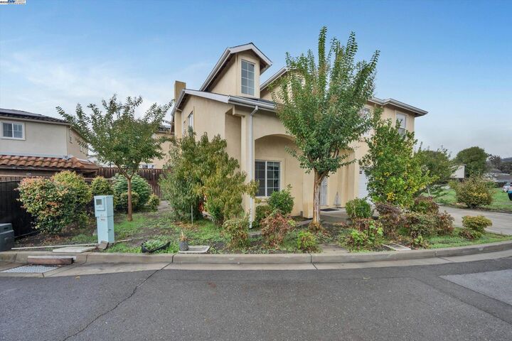 Property Photo:  25942 Gading Ct.  CA 94544 