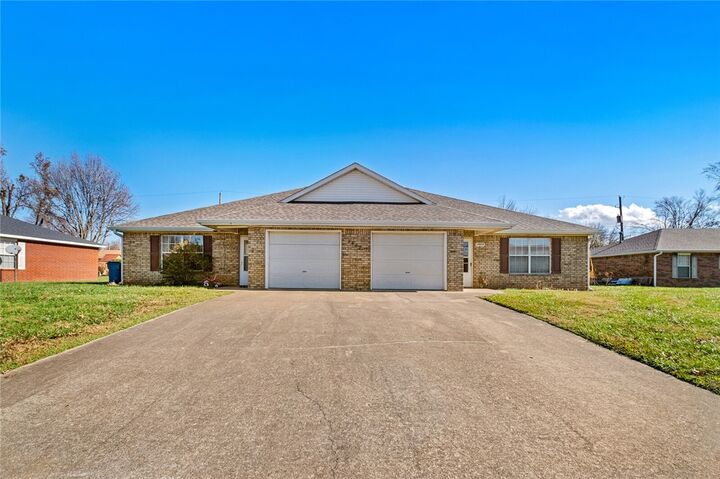 Property Photo: 1407 SE O Street AR 72712