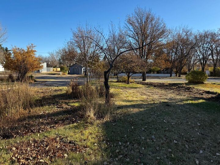 Property Photo: 410 Grand Avenue AB T0L 0N0