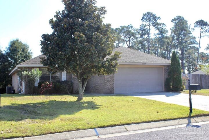 Property Photo: 6364 Parakeet Trl FL 32503