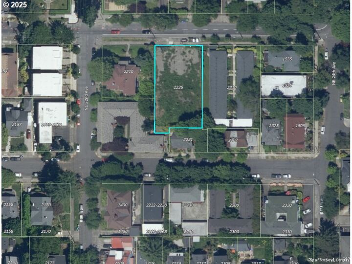 Property Photo:  2226 NE Weidler St  OR 97232 