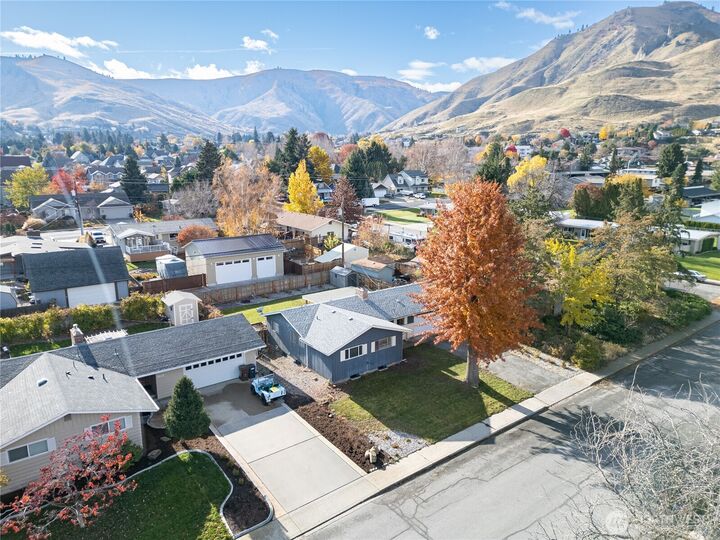 Property Photo:  1627  Jefferson Street  WA 98801 