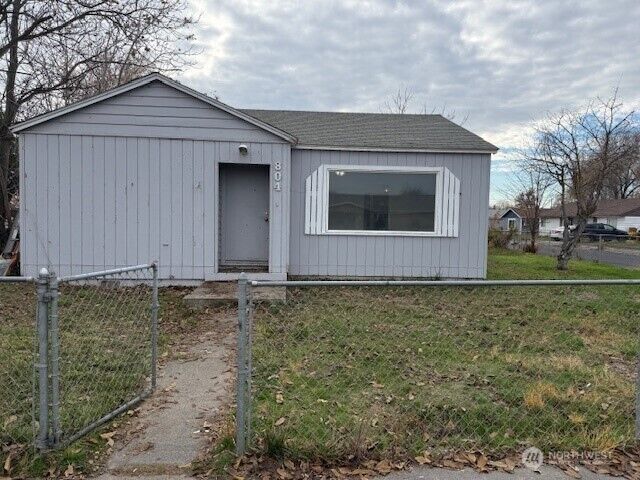 Property Photo: 804 S Burress Avenue WA 98837