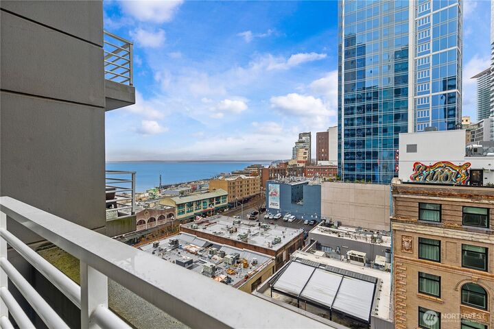 Property Photo:  1415  2nd Avenue 1103  WA 98101 