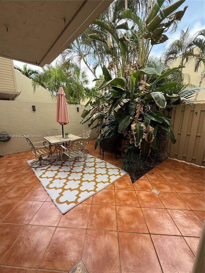 Property Photo: 614 Executive Center Dr 104 FL 33401