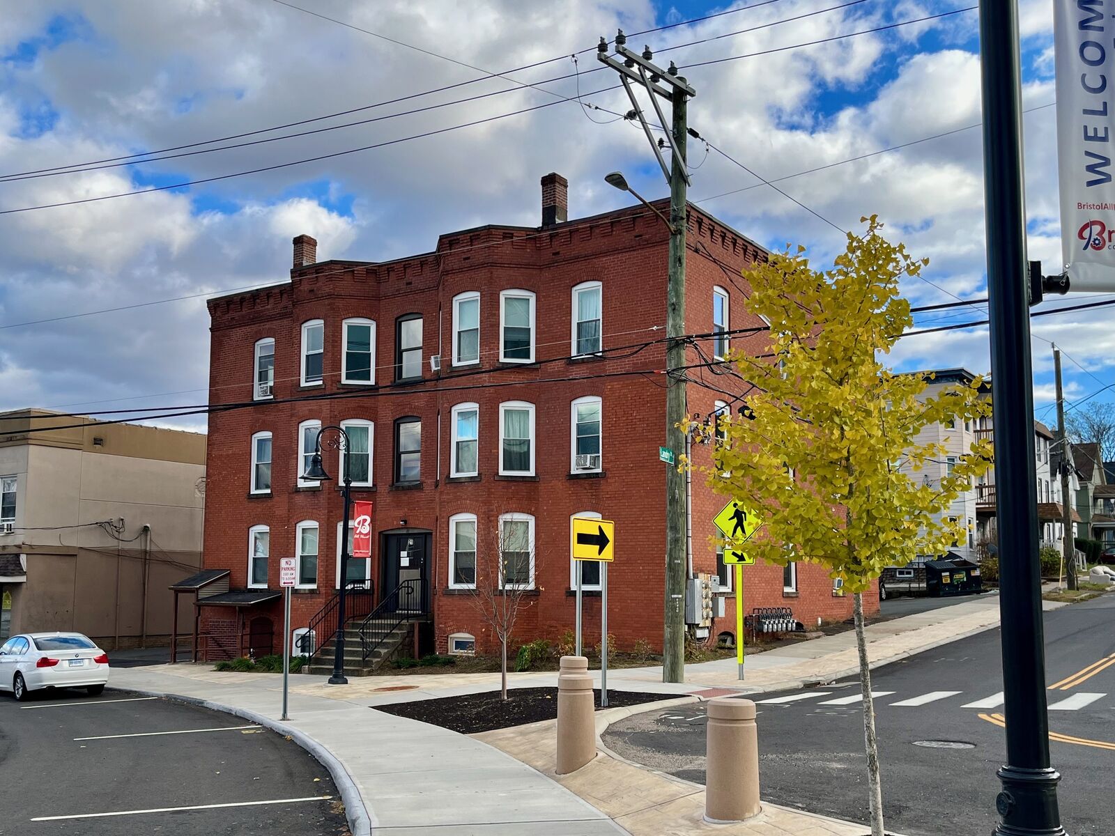 Property Photo:  19 Divinity Street 3E  CT 06010 