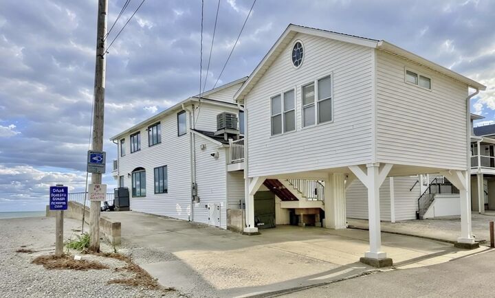 Property Photo: 18 Field Court CT 06460