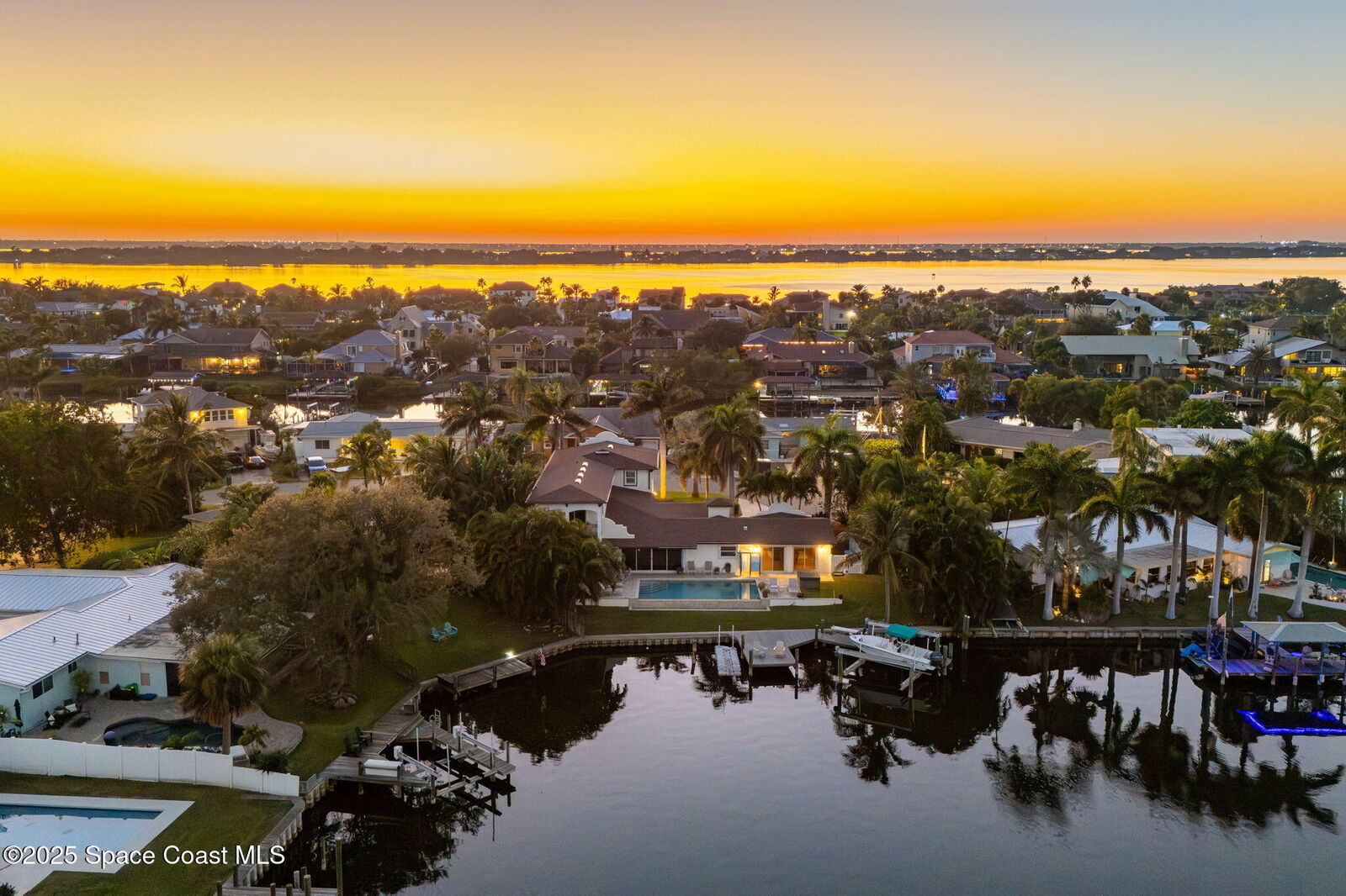 Property Photo:  337 S Point Court  FL 32937 