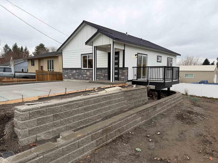 Property Photo:  327 N Bannen Rd  WA 99216 