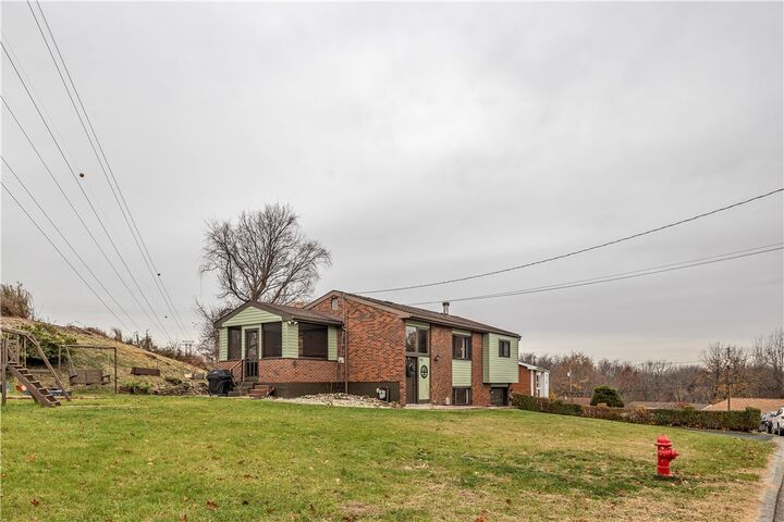 Property Photo:  911 Quaker Dr.  PA 15642 