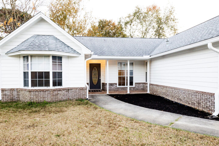 Property Photo: 339 Michael Court FL 32569