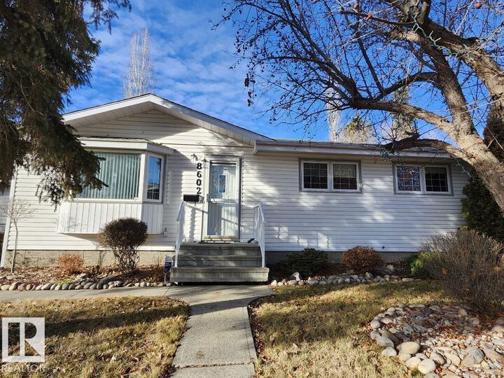 8602 158 Street NW  Edmonton AB T5R 2C4 photo