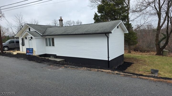 Property Photo:  43 Nakomis Path  NJ 07035 