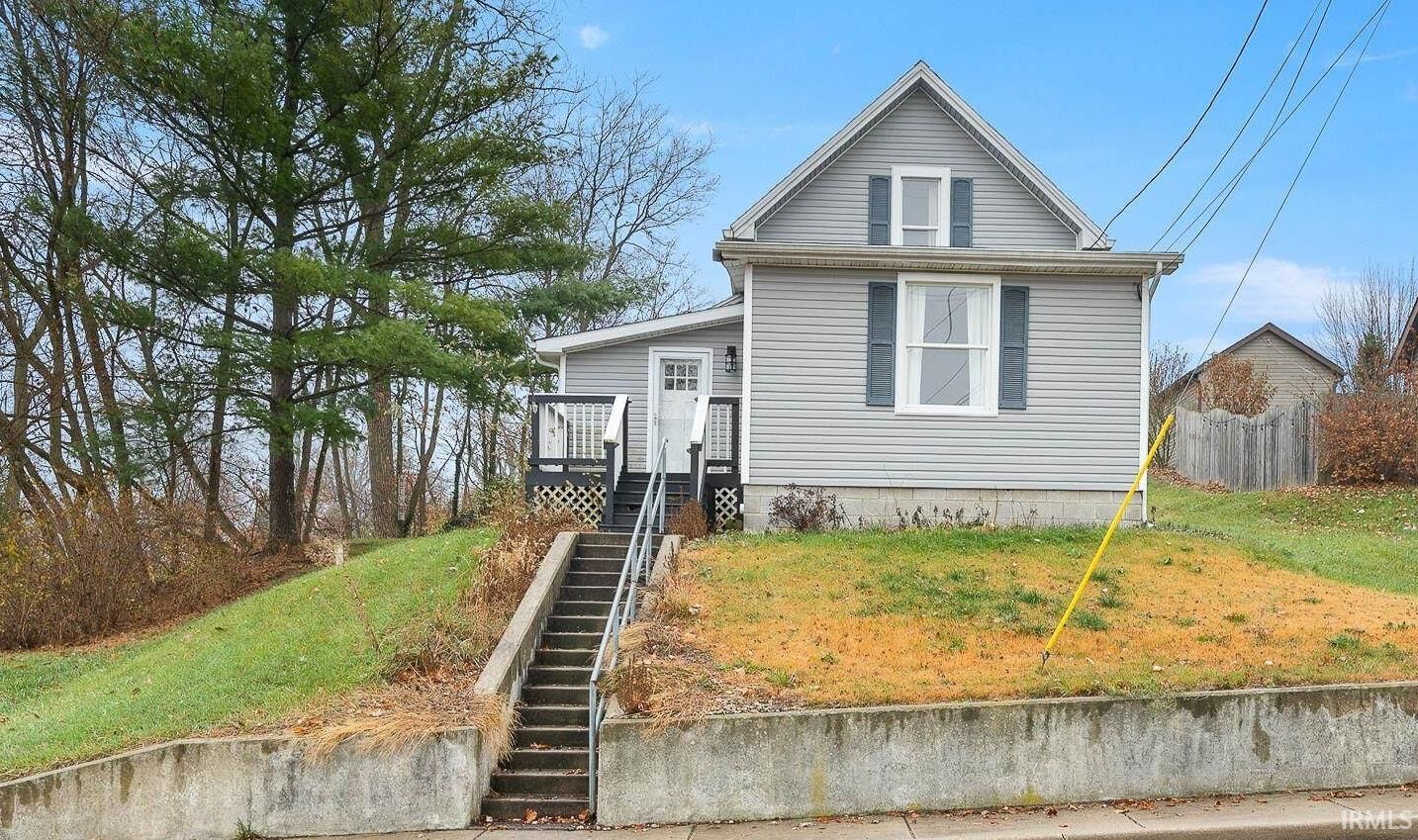 Property Photo: 183 W Vine Street IN 46783