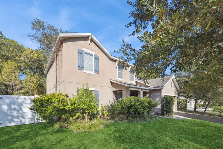 Property Photo: 103 Cinnamon Oak Drive FL 32724