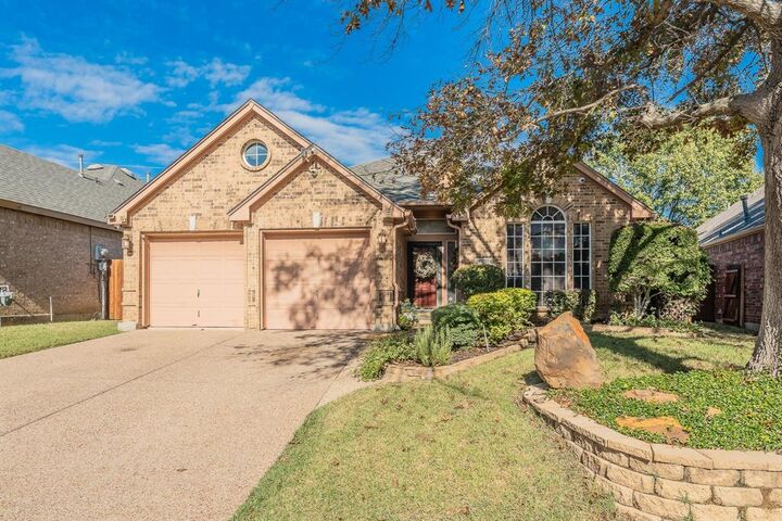 Property Photo: 2305 Bridgeton Lane TX 76021
