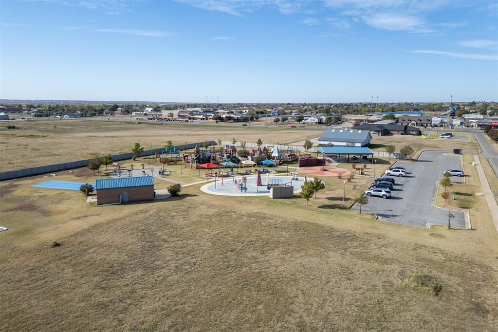 Property Photo: 1210 Auburn Circle OK 73078