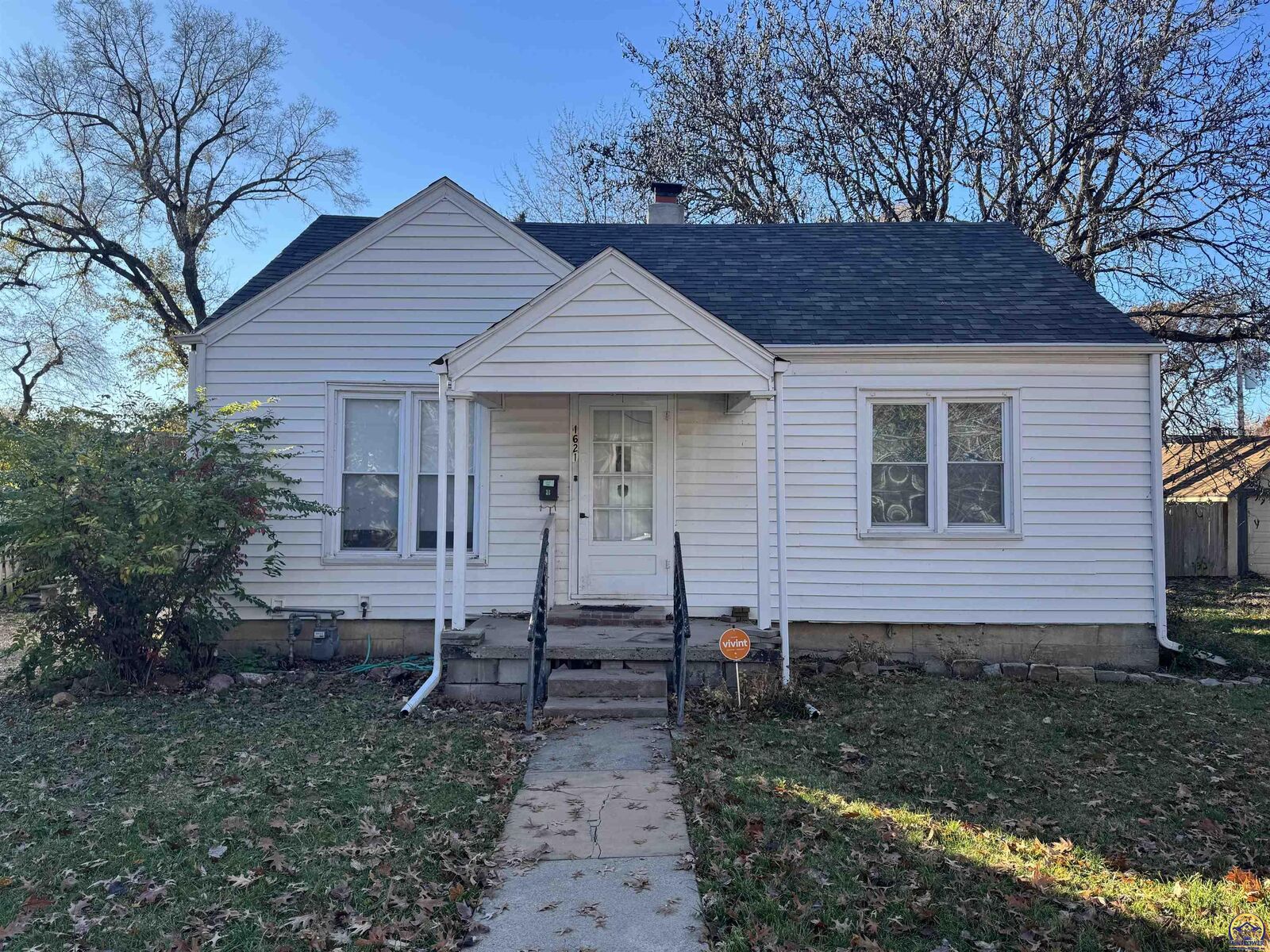 Property Photo:  1621 SW Wayne Ave  KS 66604 
