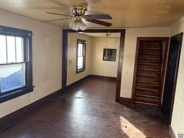 Property Photo: 505 Elm St KS 66801