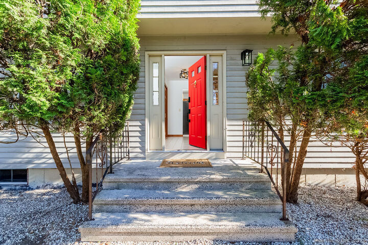 Property Photo:  8 Phoebee Lane  CT 06804 