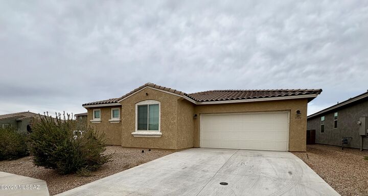 Property Photo:  9709 E Holbert Trail  AZ 85747 