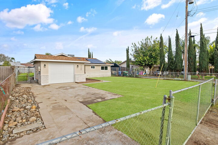 Property Photo: 7122 Ave. 306 CA 93291