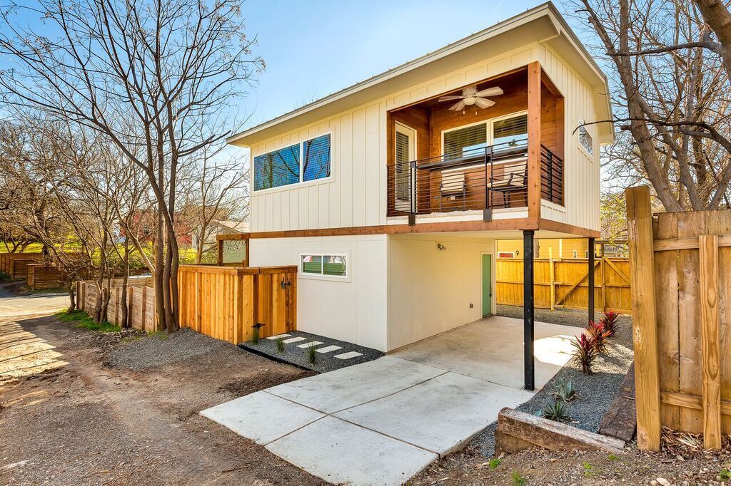 Property Photo:  2206 E 9th Street B  TX 78702 