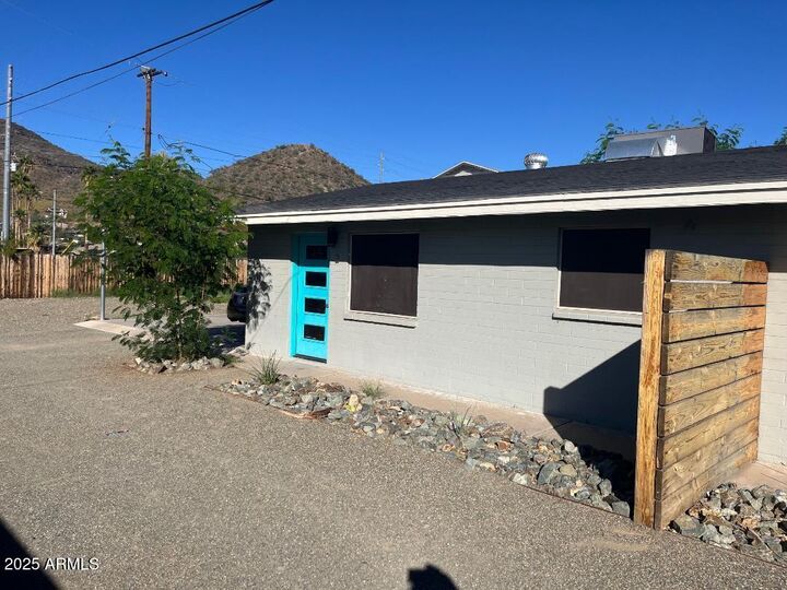 Property Photo:  1322 W North Lane  AZ 85021 