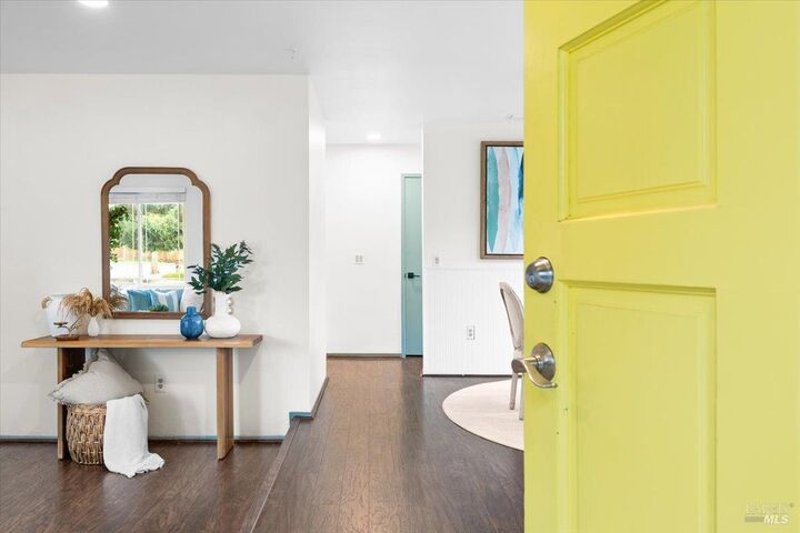 Property Photo:  1072 Agnes Court  CA 95403 