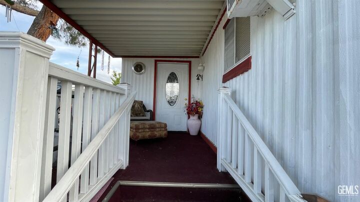 Property Photo:  4401 Hughes Ln 200  CA 93304 