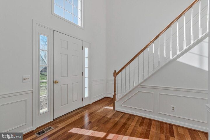 Property Photo:  714 Clairmont Court NE  VA 20176 