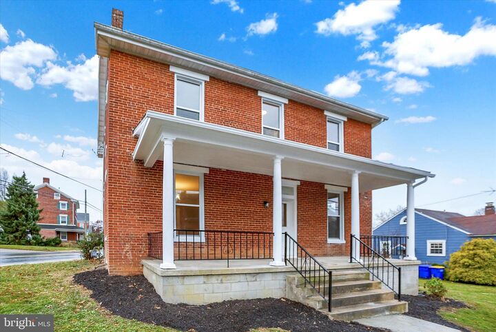 Property Photo:  48 E Franklin Street  PA 17349 