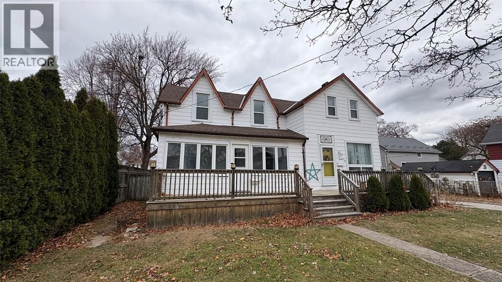 Photo de la propriété:  216 Essex Street  ON N7T 4R9 