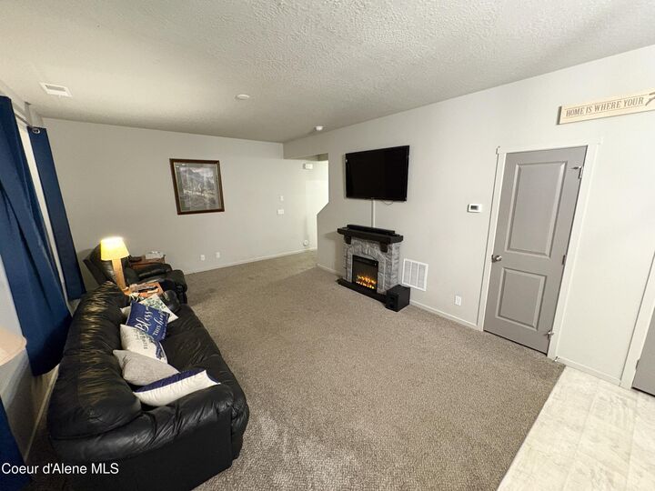 Property Photo:  1596 N Minam Loop  ID 83854 