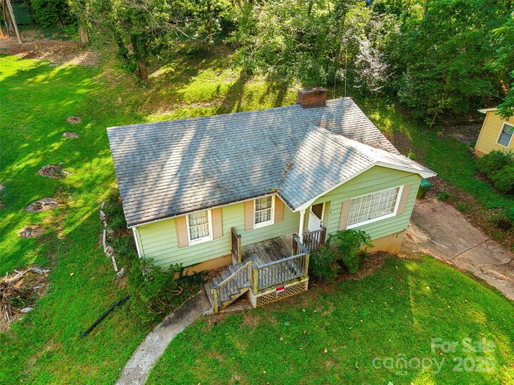 Property Photo:  16 Melbourne Place  NC 28801 
