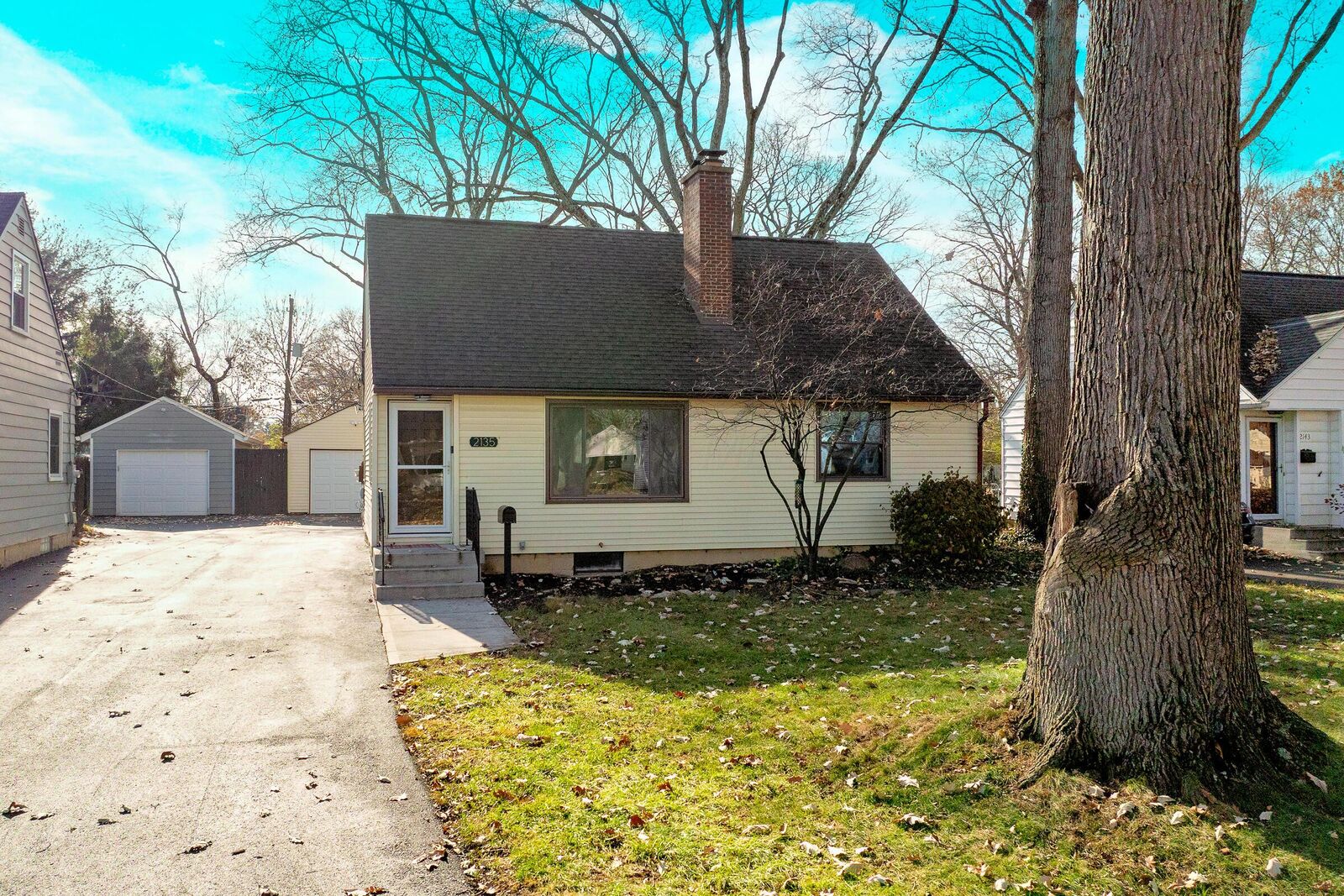 Property Photo: 2135 Wesleyan Drive OH 43221