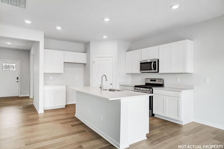 Property Photo:  1098 Hartford Lane  OH 43140 