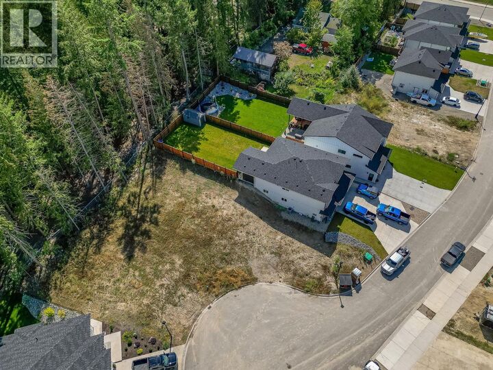 Property Photo:  1450 21 Street Northeast  BC V1E 2Z7 