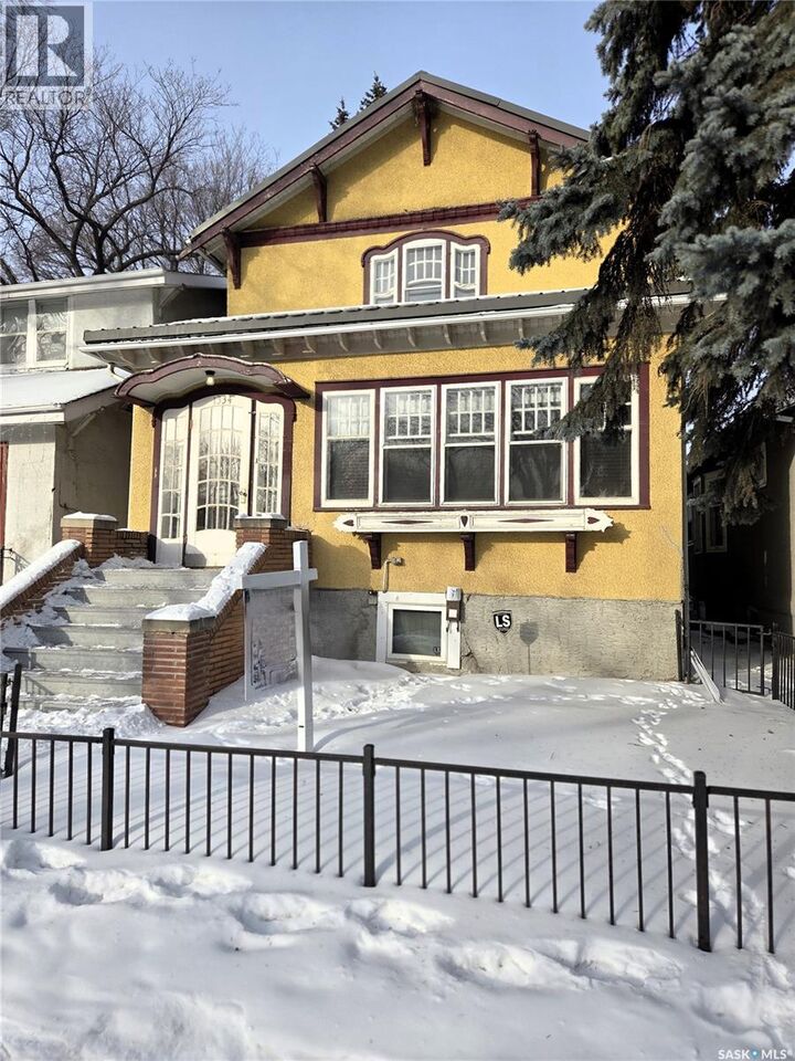 Property Photo:  1334 Victoria Avenue  SK S4P 0P1 