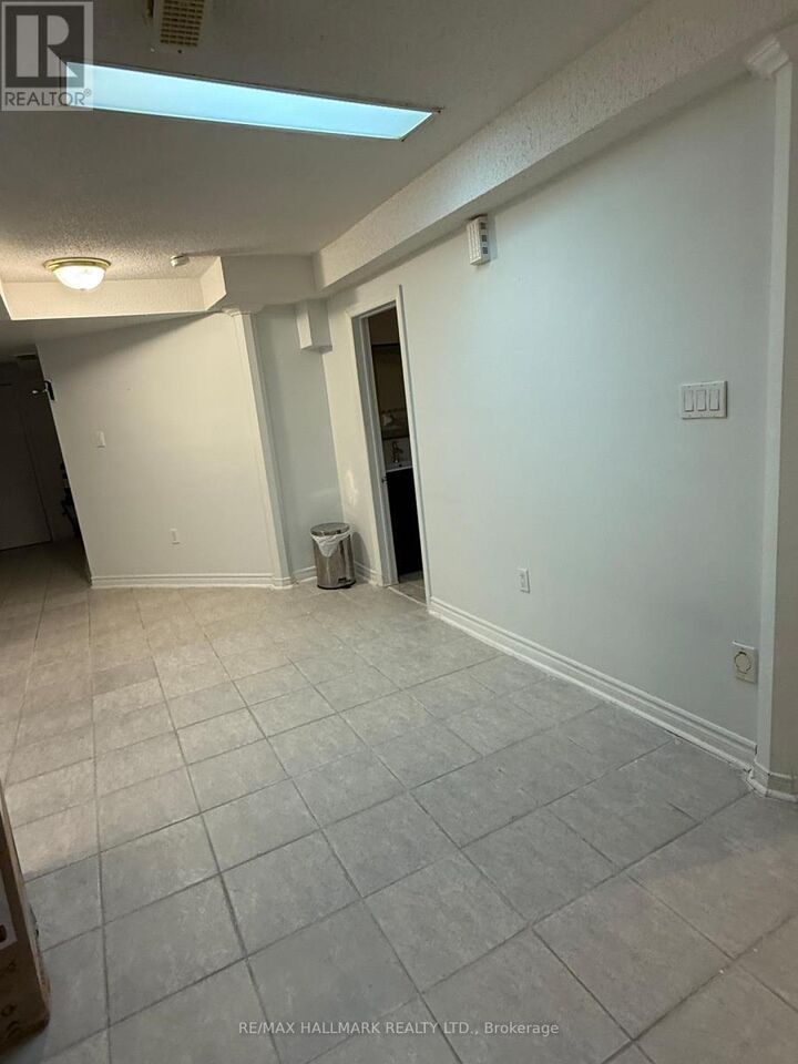 Property Photo:  5923 Sidmouth Street Bsmt  ON L5V 2Z3 