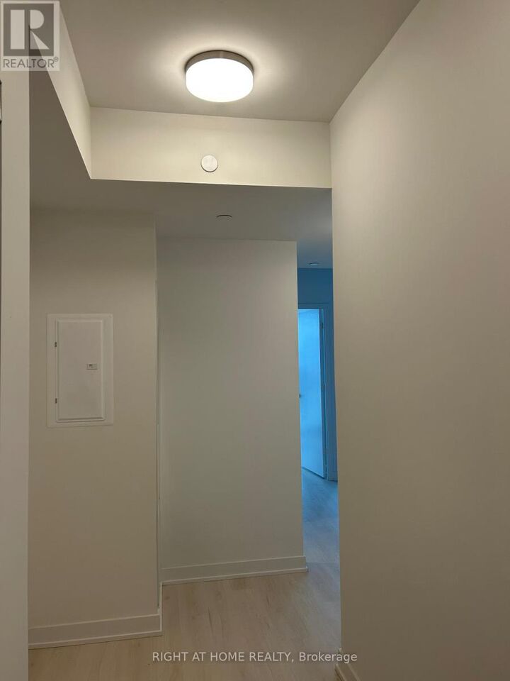 Property Photo:  3900 Confederation Pkwy Parkway 3802  ON L5B 0M3 