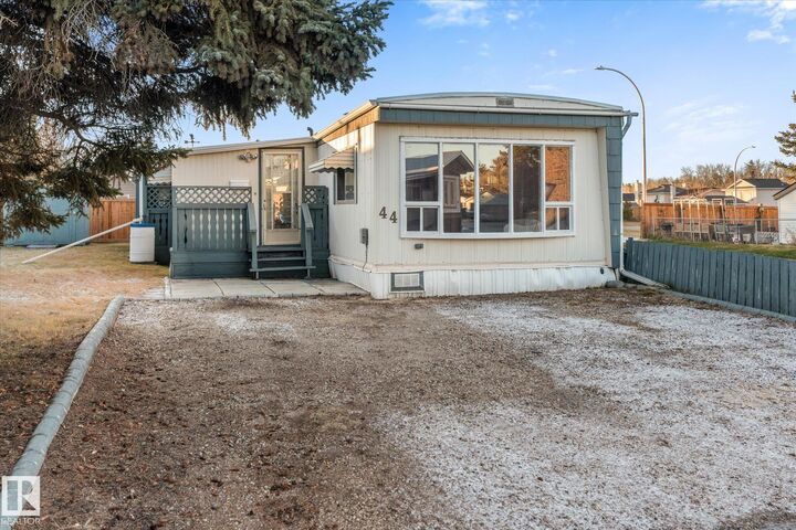44 305 Calahoo Road  Spruce Grove AB T7X 3K6 photo