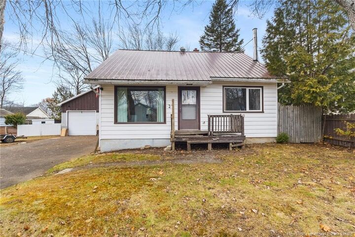 27 Young Street  Fredericton NB E3A 3Y3 photo