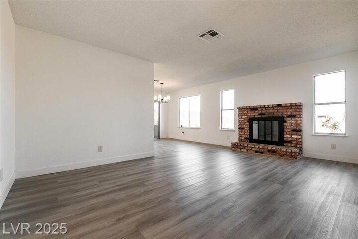 Property Photo: 5054 Brownwood Avenue NV 89122