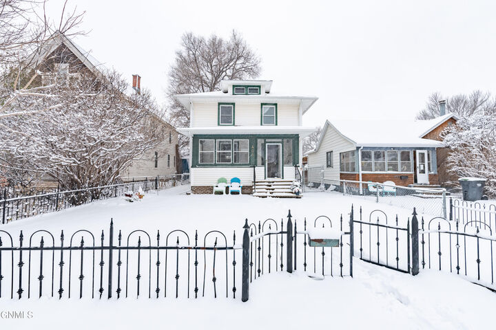 405 1st Avenue NW  Mandan ND 58554 photo