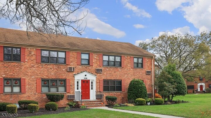 Property Photo:  52 Sandra Circle 2B  NJ 07090 